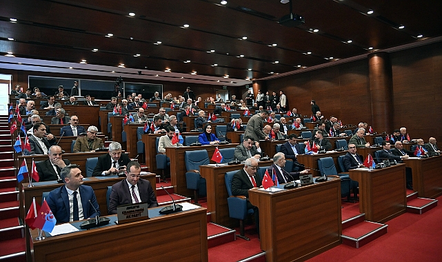 ZORLU: ÖNÜMÜZÜ KESMEYİN... GENÇ: POLEMİK YAPMAYIN