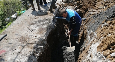 AKÇAABAT'TA SU BORUSU PATLADI, İŞ YERLERİ ZARAR GÖRDÜ!