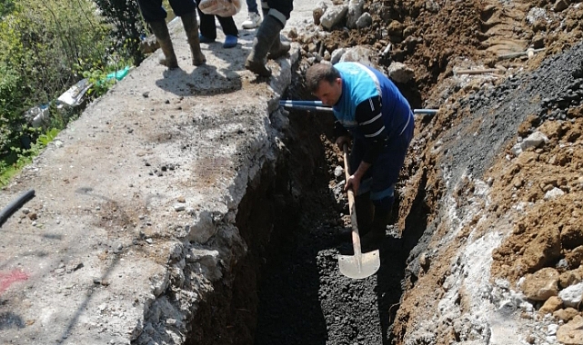AKÇAABAT'TA SU BORUSU PATLADI, İŞ YERLERİ ZARAR GÖRDÜ!