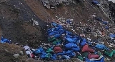 AKÇAABAT'TAKİ GÖRÜNTÜLER 'PES' DEDİRTTİ... SAHİLDE ÇEVRE FELAKETİ!