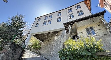 ARTVİN'DE BİR GARİP İŞ... ÜSTÜ CAMİ ALTI YOL!