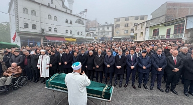 BAKAN URALOĞLU TRABZON'DA CENAZE TÖRENİNE KATILDI 