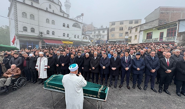 BAKAN URALOĞLU TRABZON'DA CENAZE TÖRENİNE KATILDI