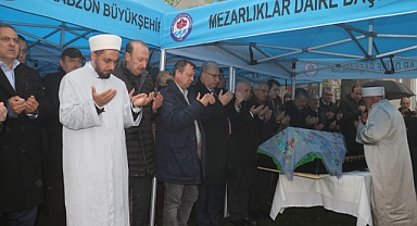 BAKAN YARDIMCISI İSKURT'UN ANNESİ DUALARLA UĞURLANDI 