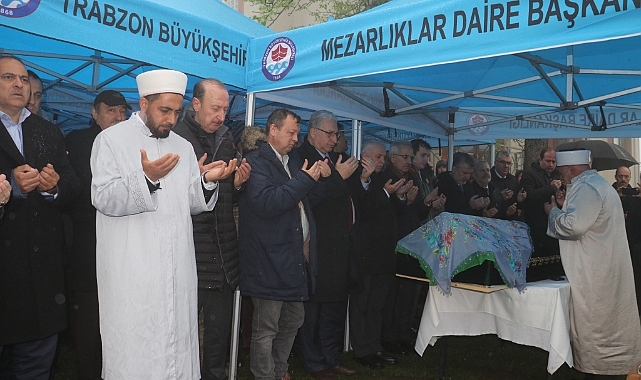 BAKAN YARDIMCISI İSKURT'UN ANNESİ DUALARLA UĞURLANDI