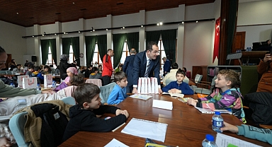 BAŞKAN EKİM ÇOCUKLARLA KÜTÜPHANEDE BULUŞTU 