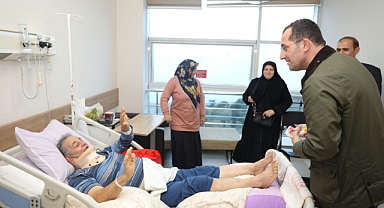 BAŞKAN EKİM'DEN HASTALARA MORAL ZİYARETİ