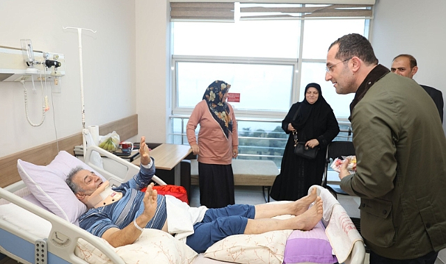 BAŞKAN EKİM'DEN HASTALARA MORAL ZİYARETİ
