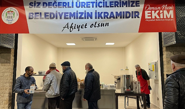 BAŞKAN EKİM’DEN PAZARCI ESNAFINA SICAK ÇORBA İKRAMI