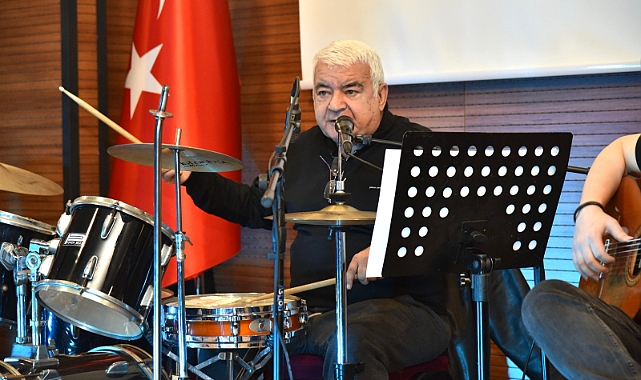 BEYAZ SAÇLILAR NOSTALJİ RÜZGARI ESTİRDİ