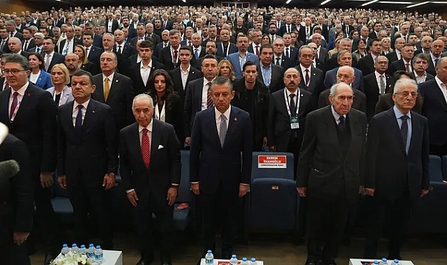 CHP'DE OLAĞANÜSTÜ KURULTAY BAŞLADI... O İSİM ADAYLIKTAN ÇEKİLDİ