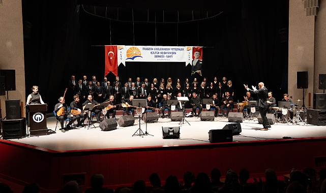 'ÇOBAN YILDIZI' AYAKTA ALKIŞLANDI