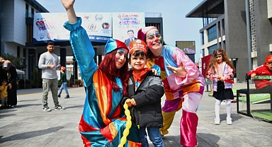 ÇOCUK FESTİVALİ BÜTÜN COŞKUSUYLA SÜRÜYOR