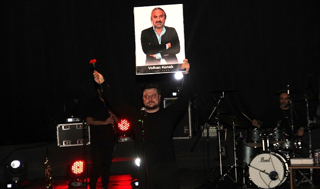 EKİN UZUNLAR'DAN MUHTEŞEM KONSER... GÖZYAŞLARI SEL OLUP AKTI