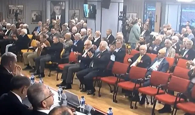 GALATASARAY'DAN TRABZONSPOR'A ALKIŞ