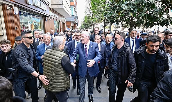 İYİ PARTİ LİDERİ DERVİŞOĞLU'NA TRABZON'DA BÜYÜK İLGİ