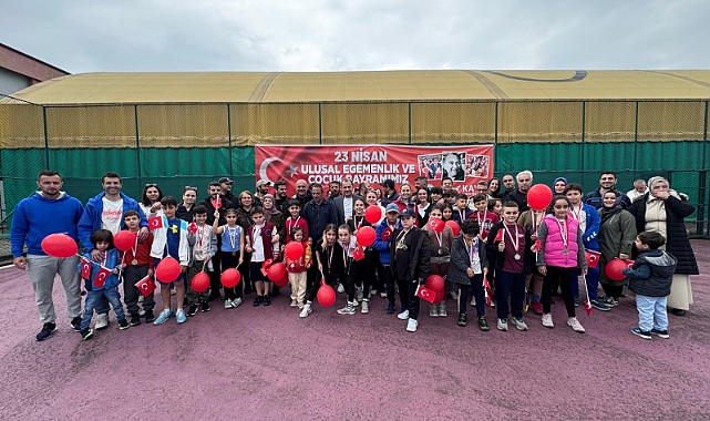 ORTAHİSAR BELEDİYESİ’NİN TENİS TURNUVASI ÇEKİŞMELİ MAÇLARA SAHNE OLDU