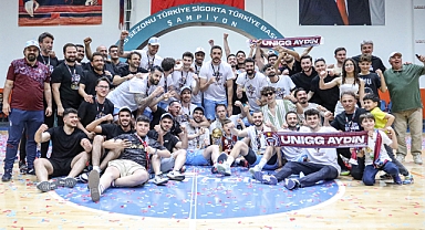 ŞAMPİYON TRABZONSPOR KUPASINI ALDI