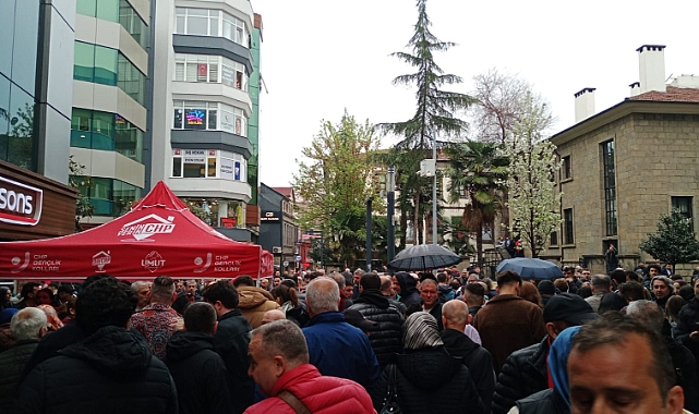 TRABZON'DA ŞOK OLAY... CHP'Lİ GENÇ BIÇAKLI SALDIRIYA UĞRADI...