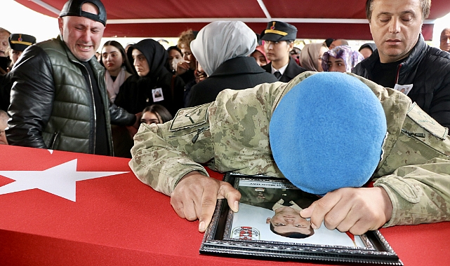TRABZON ŞEHİDİNİ DUALARLA UĞURLADI... BU ACIYA YÜREK DAYANMAZ
