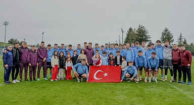 TRABZONSPOR MİNİK MİSAFİRLERİNİ AĞIRLADI 