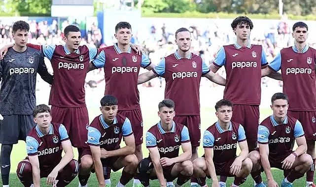 TRABZONSPOR U19 TAKIMI AYAKTA ALKIŞLANDI