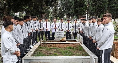 TRABZONSPOR U19 TAKIMINDAN EFSANELERİNE KABRİNE ZİYARET 