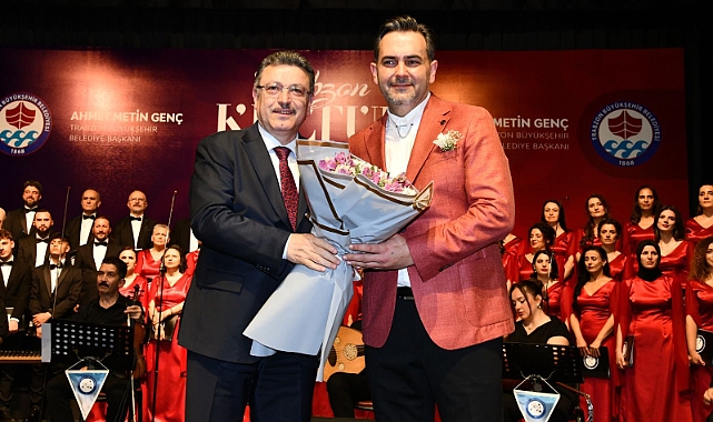 TÜRK MÜZİĞİ ŞÖLENİ SANATSEVERLERİ BÜYÜLEDİ