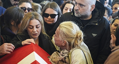 ÜNLÜ SANATÇI VOLKAN KONAK UĞURLANIYOR... KIZININ FERYADI YÜREKLERİ DAĞLADI