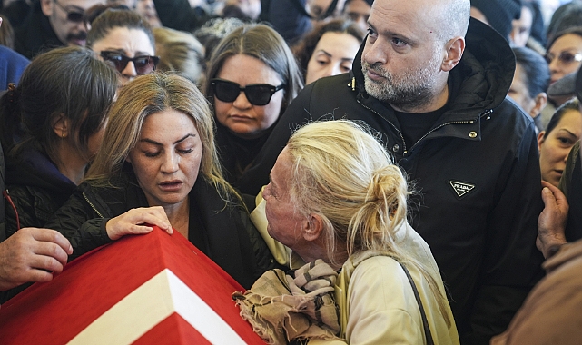 ÜNLÜ SANATÇI VOLKAN KONAK UĞURLANIYOR... KIZININ FERYADI YÜREKLERİ DAĞLADI