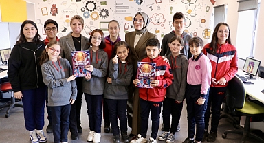 YAPAY ZEKA ARAÇLARINI DİJİTAL KİTAP OLUŞTURARAK ÖĞRENDİLER 