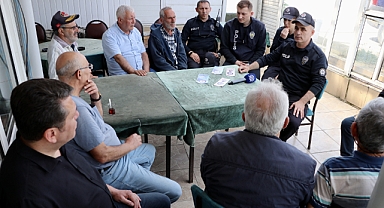 'AİLE POLİSİ' KAPI KAPI DOLAŞIP MAHALLELİYİ BİLGİLENDİRİYOR