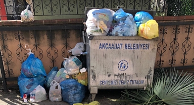 AKÇAABAT'A YAKIŞMAYAN GÖRÜNTÜLER... ÇÖPLER TEPKİ ÇEKTİ!