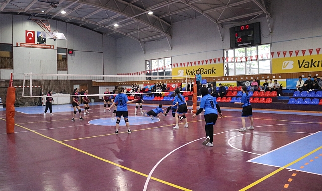 AKÇAABAT’TA 19 MAYIS VOLEYBOL TURNUVASI BAŞLADI