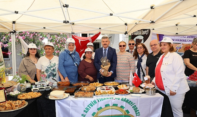 ARTVİN'İN YÖRESEL LEZZETLERİ ZİYARETÇİLERLE BULUŞTU