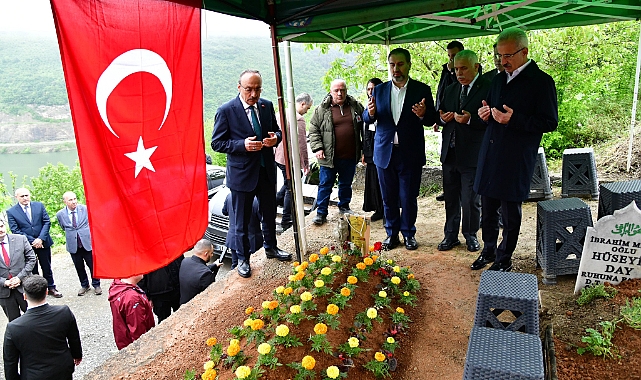 BAKAN URALOĞLU'NDAN ŞEHİDİMİZİN AİLESİNE ZİYARET