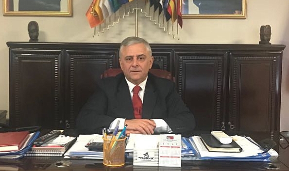 BİRİNCİ: HAD BİLMEZ, EDEP BİLMEZ...