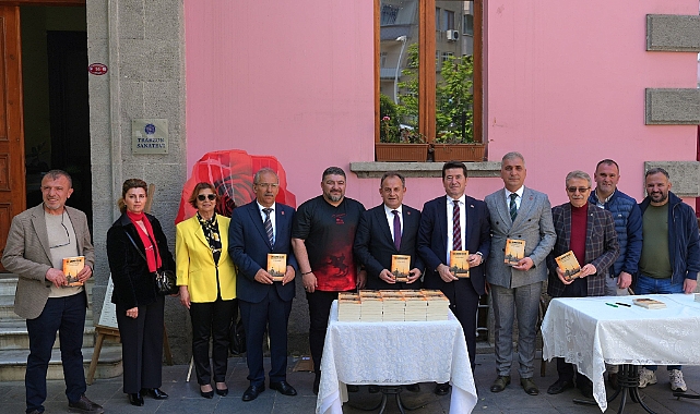 CEYHUN ALEMDAĞ'IN 'İLK ADIMIN İZLERİ' ADLI KİTABINA YOĞUN İLGİ