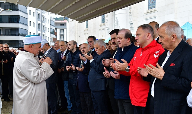 Cumhurbaşkanı Erdoğan'ın dostu dualarla uğurlandı... Cenazeye Sümeyye Erdoğan da katıldı