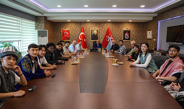 ERASMUS ÖĞRENCİLERİNDEN TRABZONSPOR'A ZİYARET