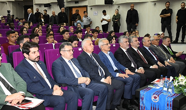 GENÇLİK MECLİSİ’NDE GENÇ VE URALOĞLU RÜZGARI