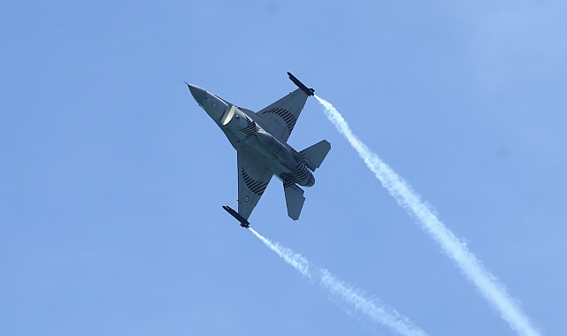 SOLOTÜRK'TEN MUHTEŞEM GÖSTERİ