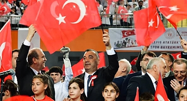 TRABZON'DA 19 MAYIS COŞKUYLA KUTLANDI... BİR TEK YAVUZ VEKİL VAR, DİĞERLERİ NEREDE?