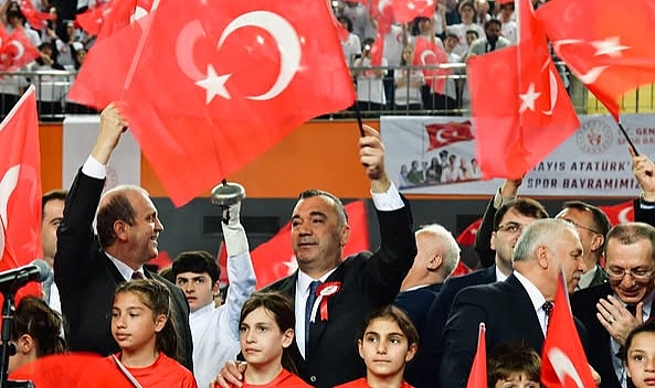 TRABZON'DA 19 MAYIS COŞKUYLA KUTLANDI... BİR TEK YAVUZ VEKİL VAR, DİĞERLERİ NEREDE?