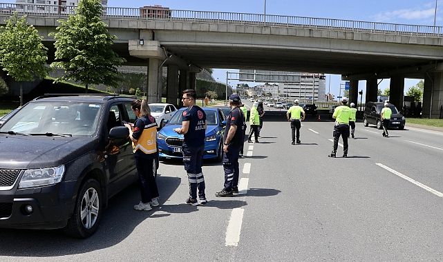 TRABZON'DA SÜRÜCÜLERE "FERMUAR SİSTEMİYLE YAŞAMA YOL VER" KAMPANYASI TANITILDI