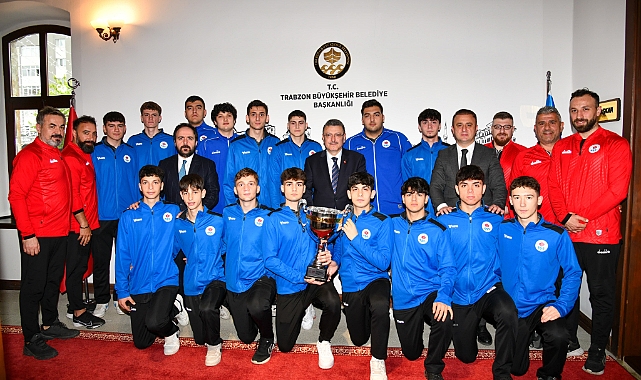 TRABZON’UN GURURU ŞAMPİYON GENÇLER BAŞKAN GENÇ’İ ZİYARET ETTİ