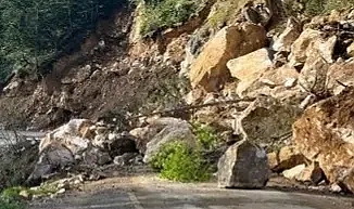 ULAŞIMA HEYELAN ENGELİ... KARA YOLU KAPANDI