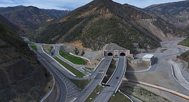 YENİ ZİGANA TÜNELİNDEN 3 MİLYON 490 BİN ARAÇ GEÇTİ