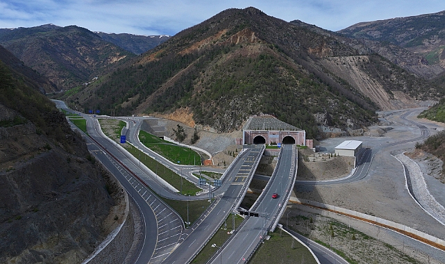 YENİ ZİGANA TÜNELİNDEN 3 MİLYON 490 BİN ARAÇ GEÇTİ