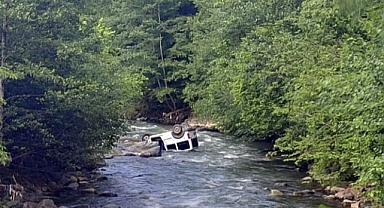 ARAKLI YASTA... KARI-KOCA KAZADA ÖLDÜ!